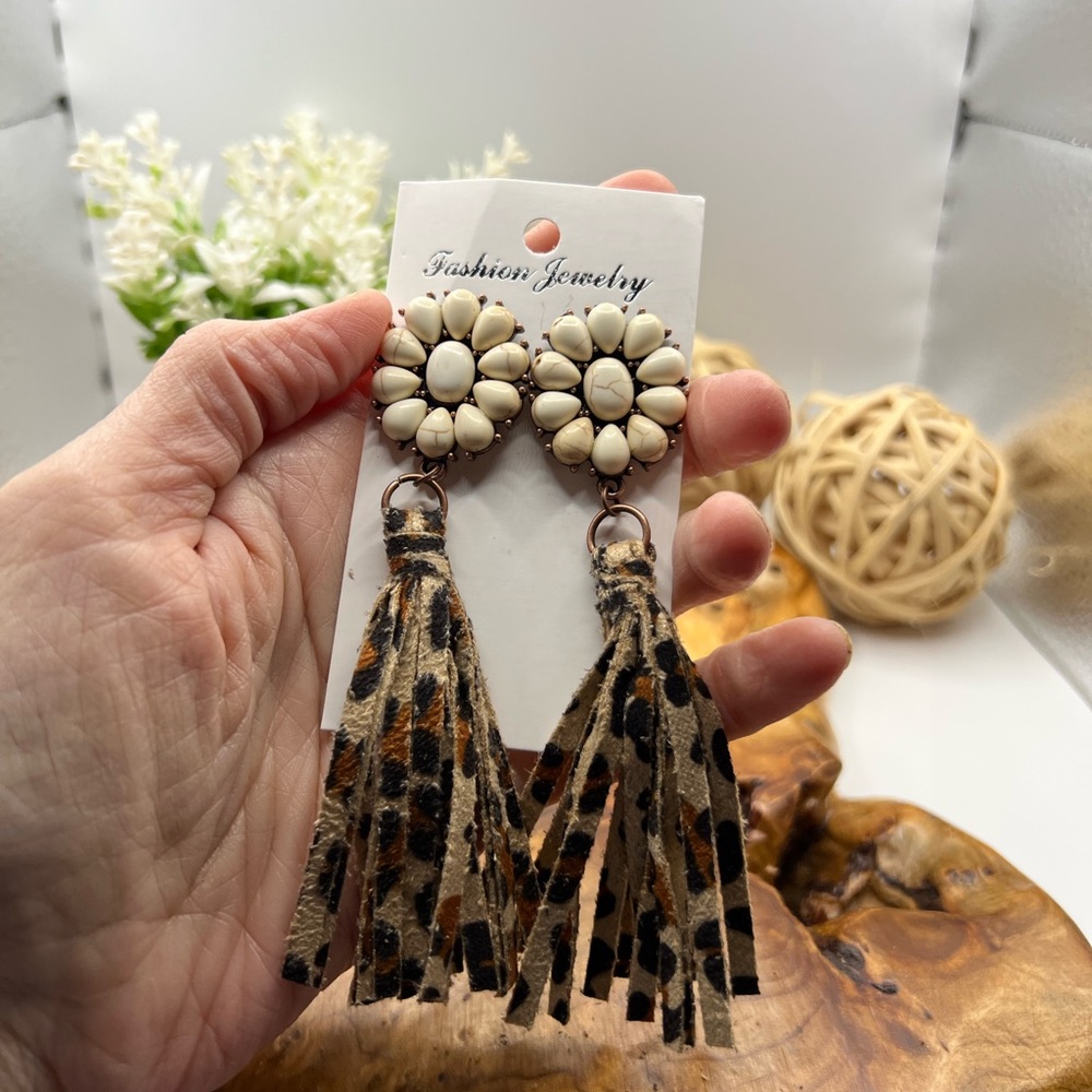 Leopard Leather Fringe Earrings NEW - Picture 4 of 4